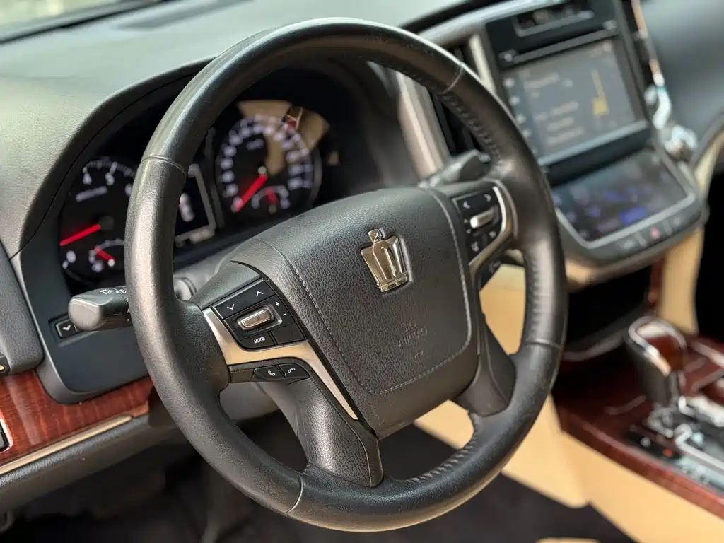 Toyota Crown 2016 — фото 18