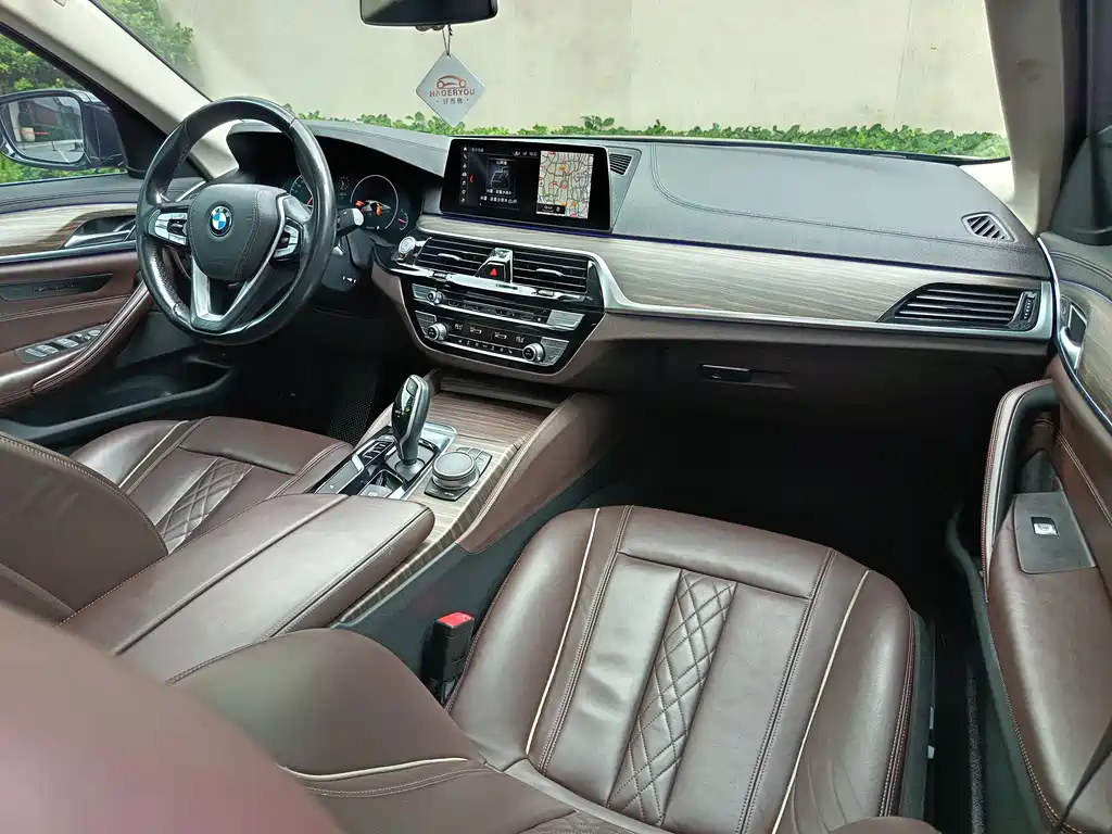 BMW 5 Series 2019 — фото 13