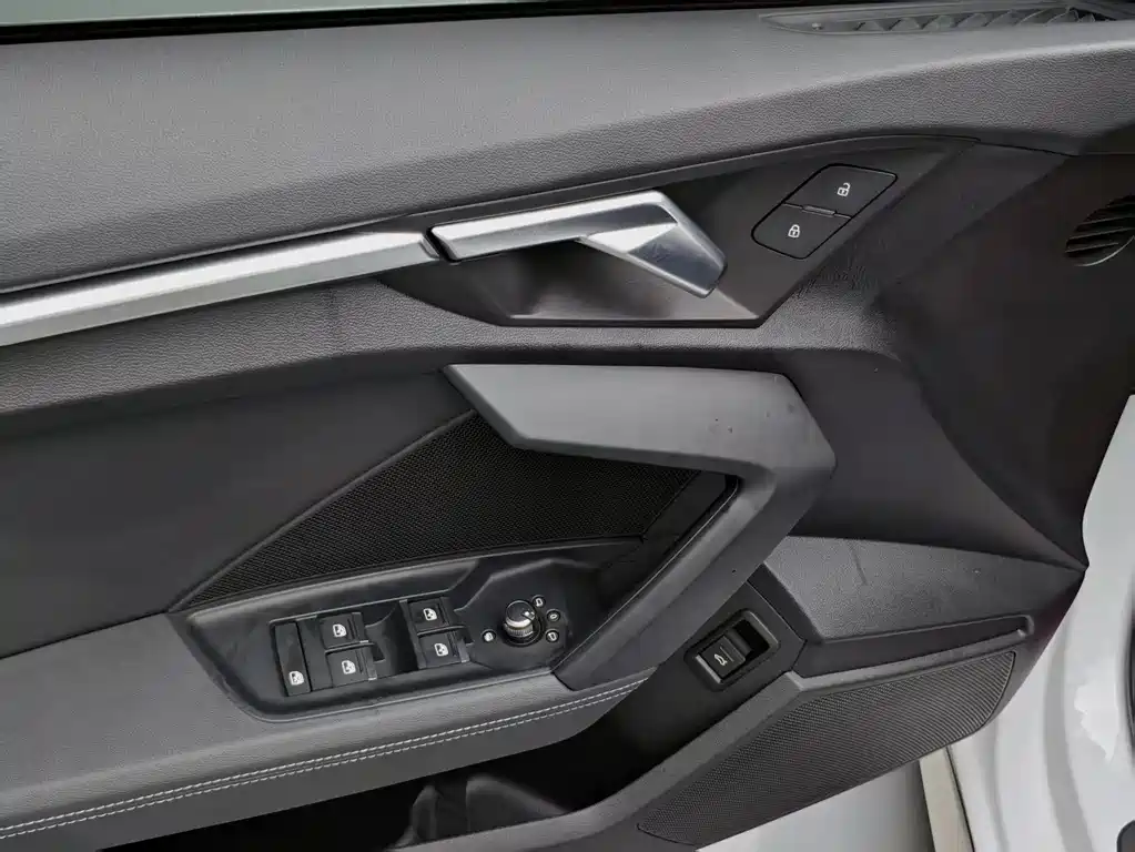 Audi A3 2023 — фото 17