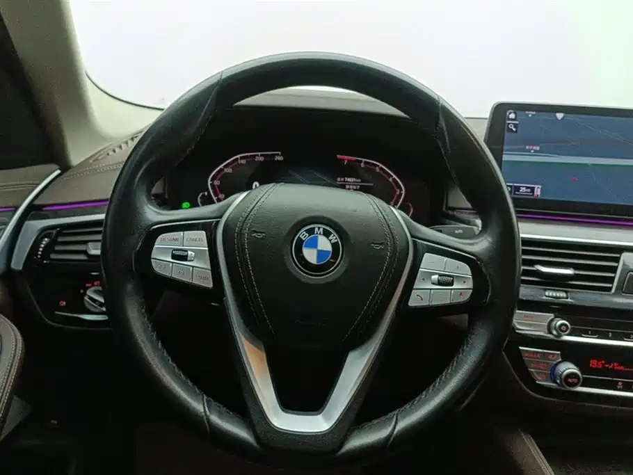 BMW 5 Series 2022 — фото 15
