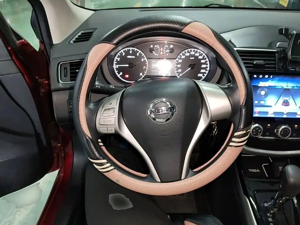 Nissan Tiida 2016 — фото 11
