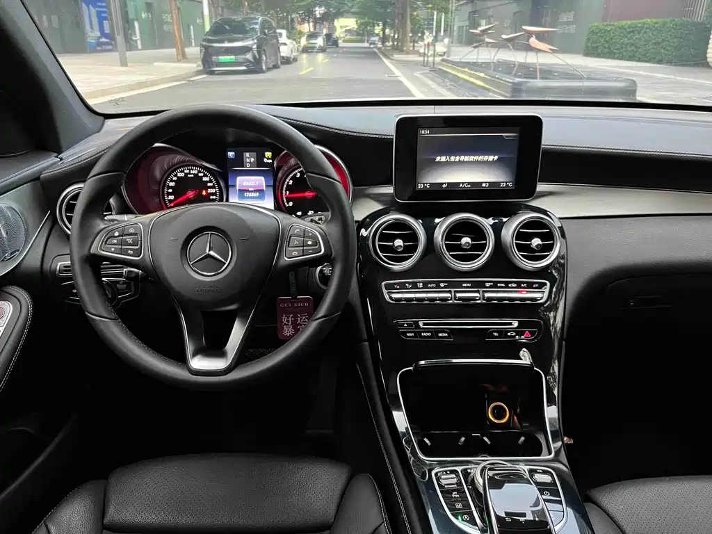 Mercedes-Benz GLC 2017 — фото 16
