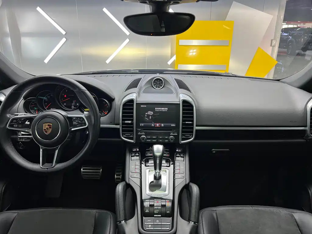 Porsche Cayenne 2018 — фото 19