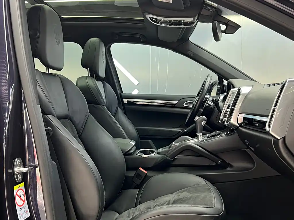Porsche Cayenne 2018 — фото 26
