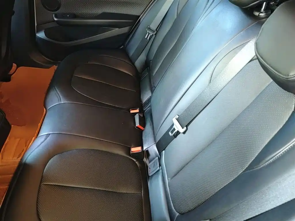 BMW 1 Series 2018 — фото 17