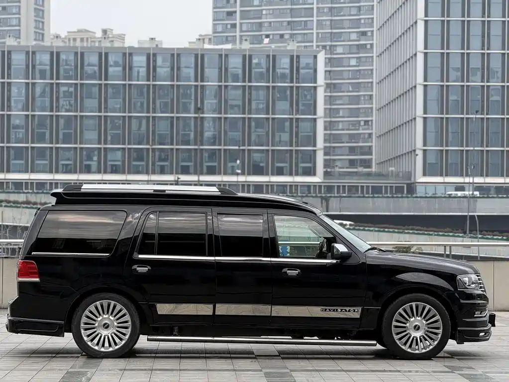 Lincoln Navigator 2017 — фото 11