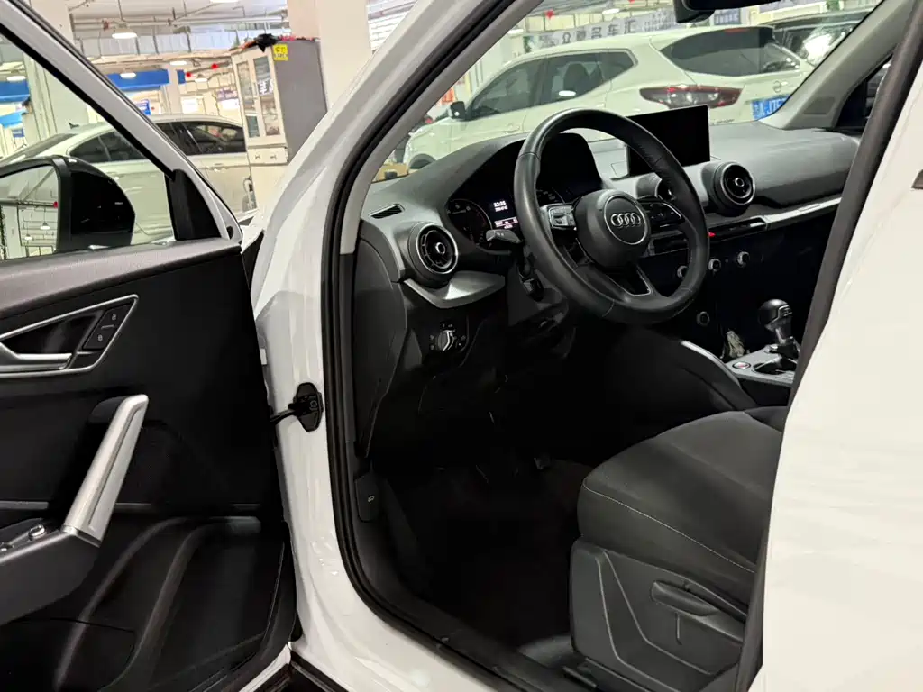 Audi Q2L 2020