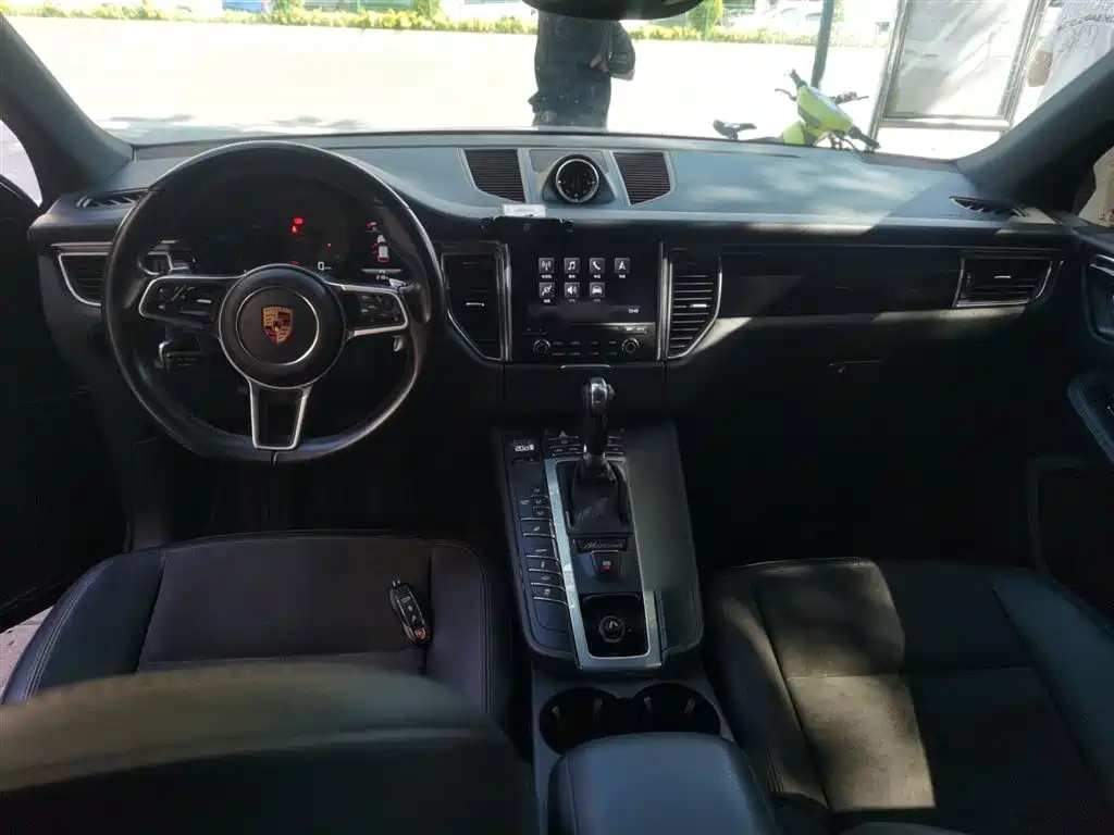 Porsche Macan 2017 — фото 10