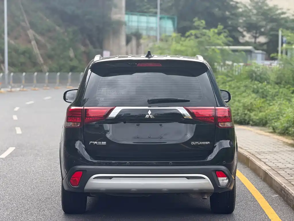 Mitsubishi Outlander 2020 — фото 12