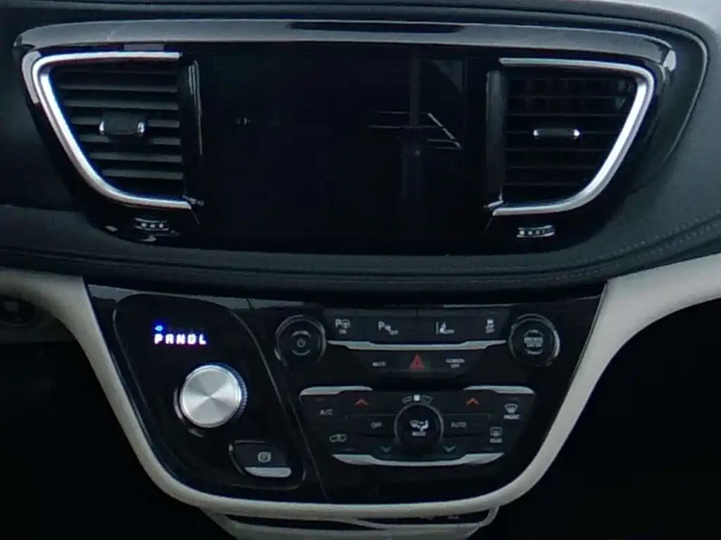 Chrysler Grand Voyager PHEV 2025 — фото 16