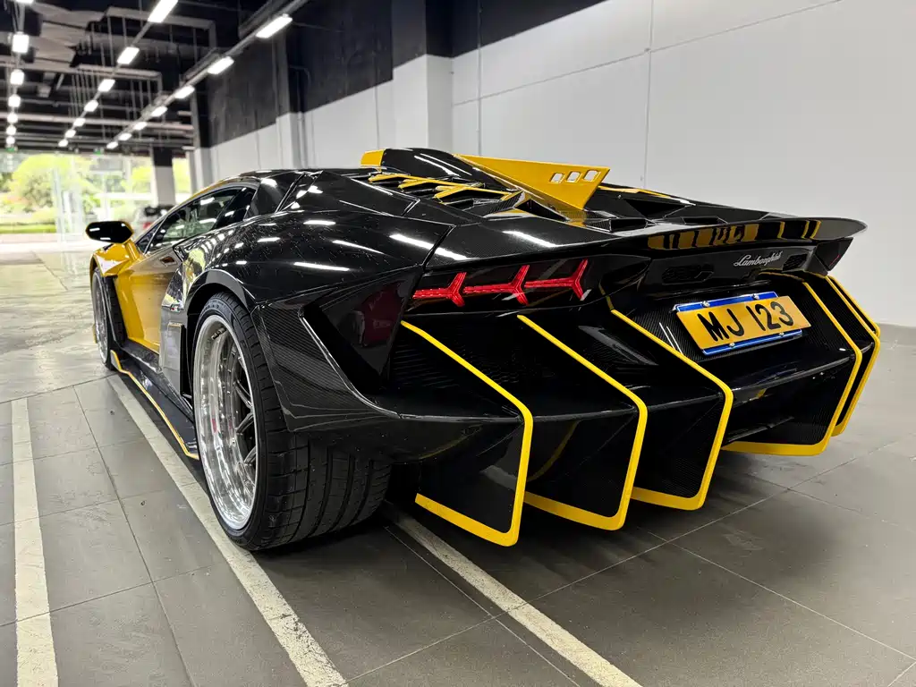 Lamborghini Aventador 2014 — фото 16