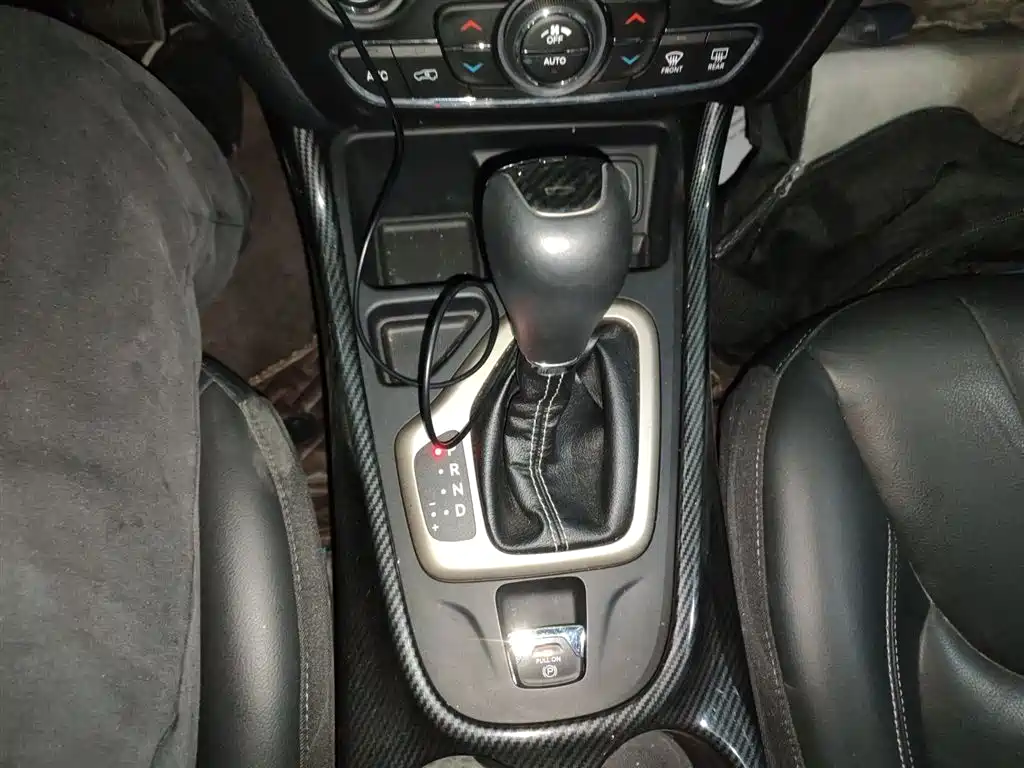 Jeep Cherokee 2018 — фото 10