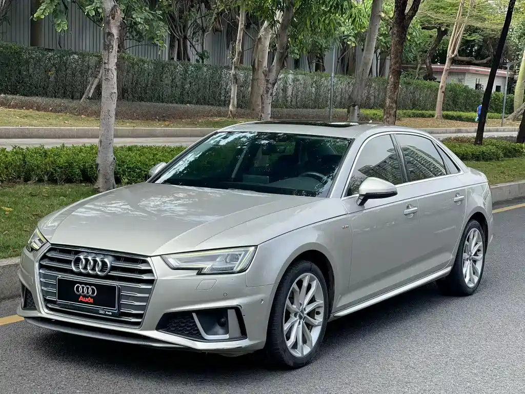 Audi A4L 2020 — фото 1