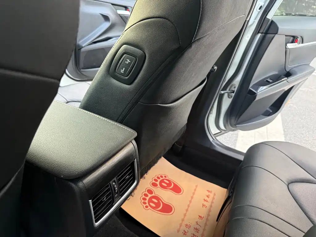 Toyota Camry 2023 — фото 14