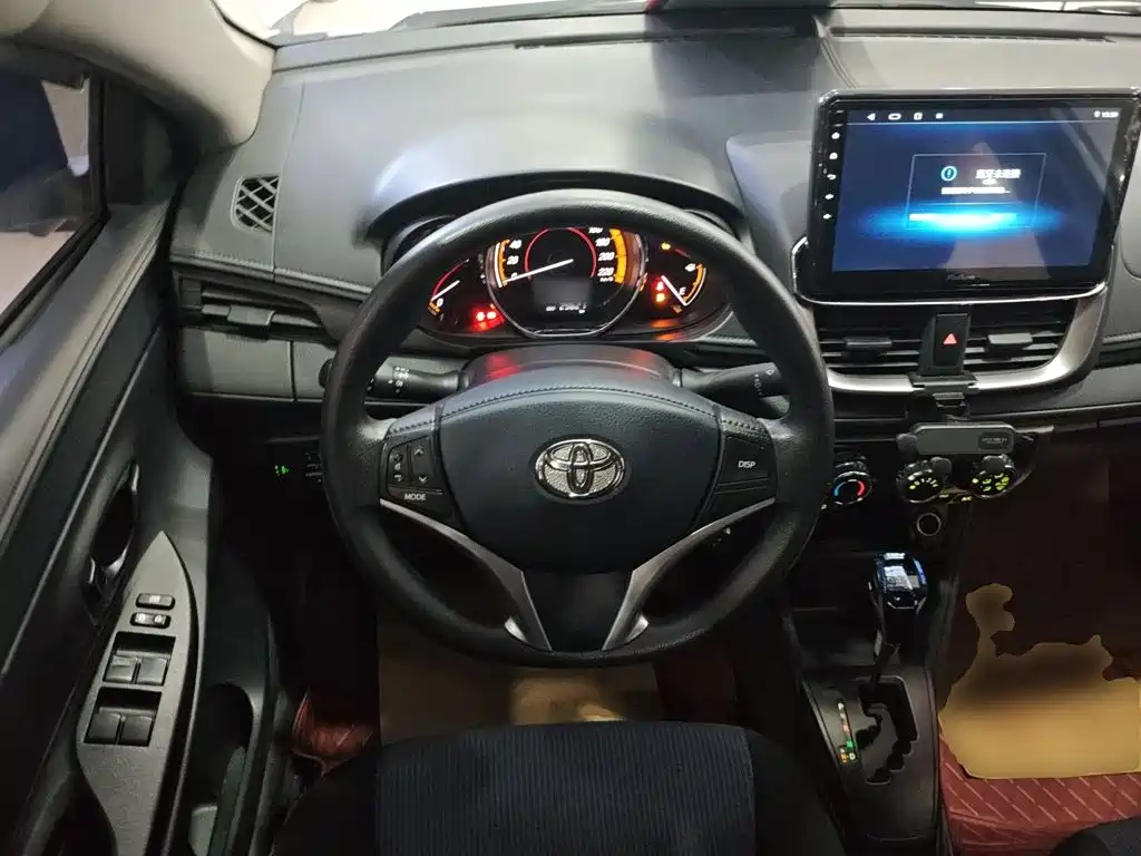 Toyota Yaris L 2023 — фото 11