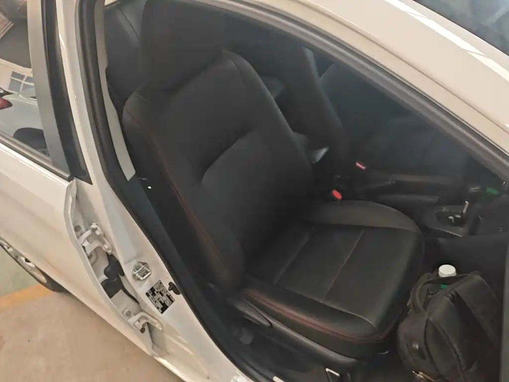 Toyota Yaris L 2017 — фото 25