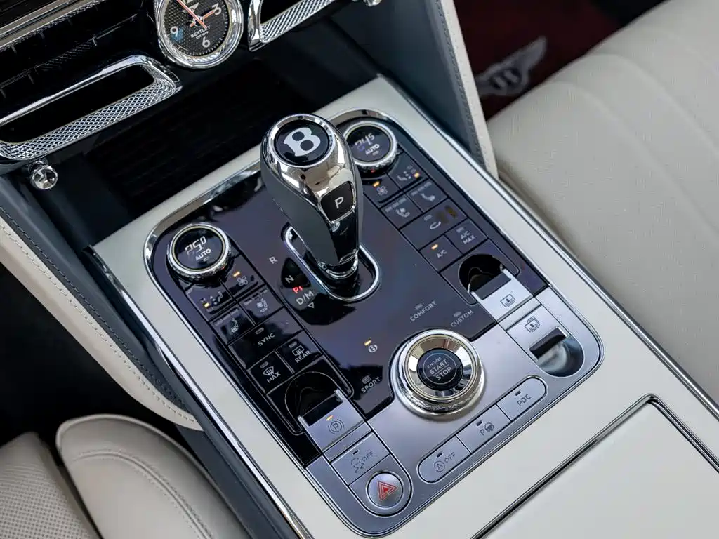 Bentley Flying Spur 2024 — фото 17