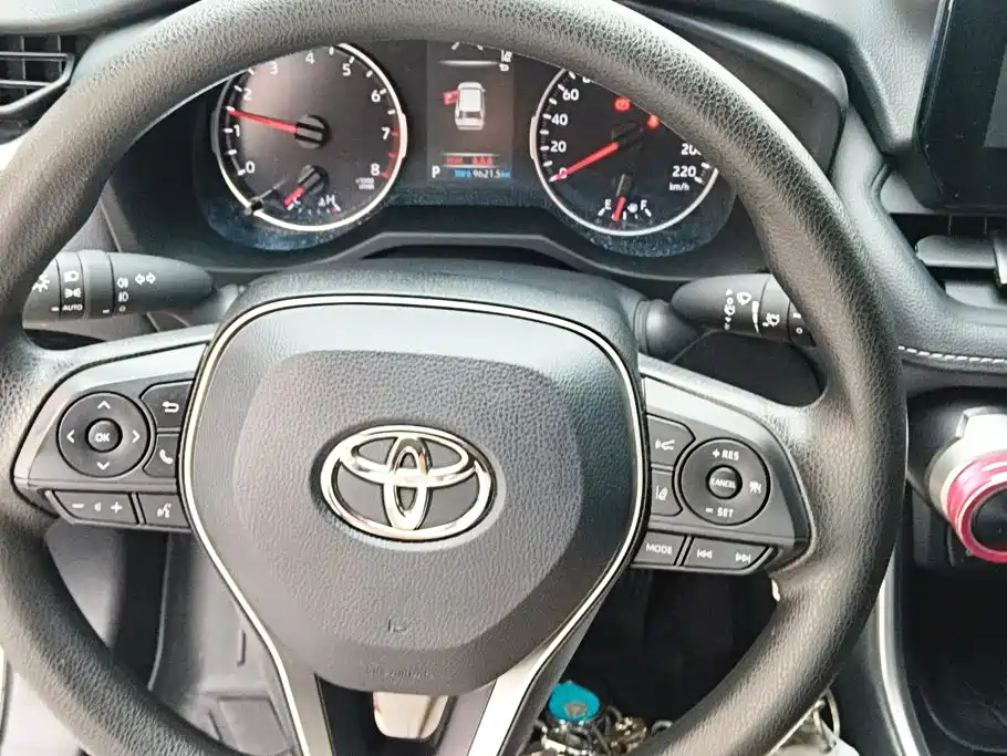Toyota RAV4 2025 — фото 15