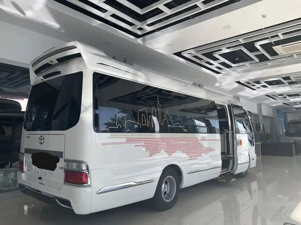 Toyota Coaster — фото 2