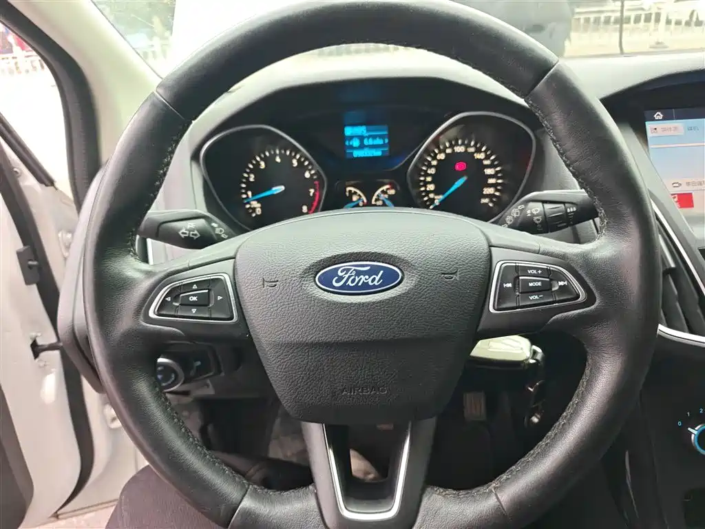 Ford Focus 2018 — фото 7