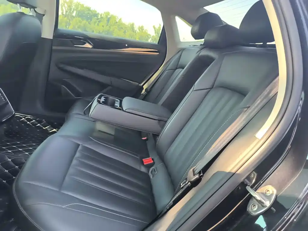Volkswagen Passat 2019 — фото 13