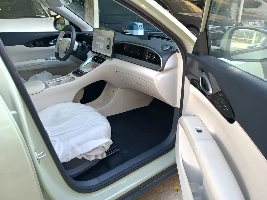Geely Galaxy Starwish 2025 — фото 8