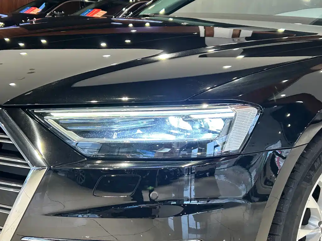 Audi A8 2021 — фото 2