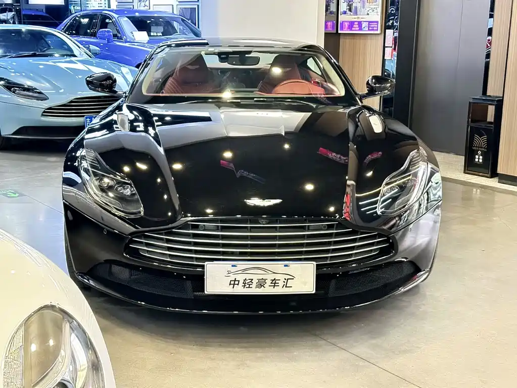 Aston Martin DB11 2019 — фото 2