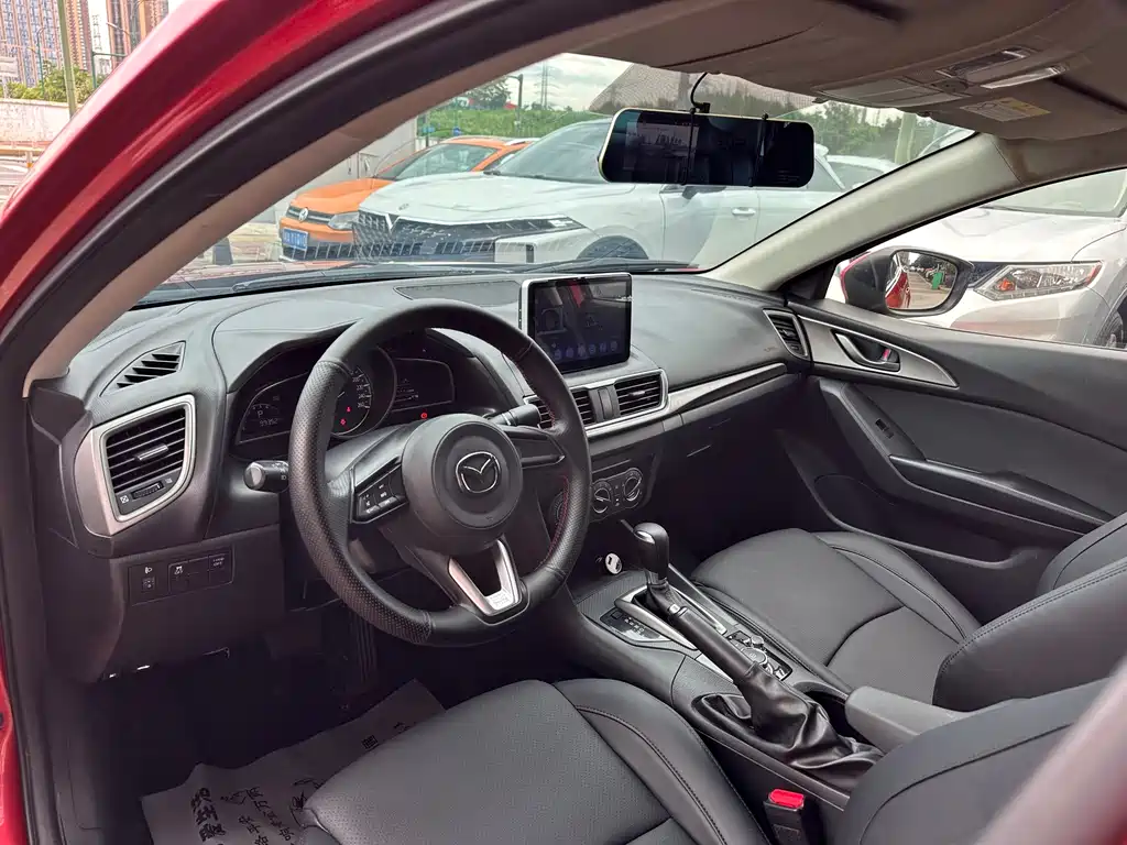 Mazda 3 Axela 2017 — фото 10