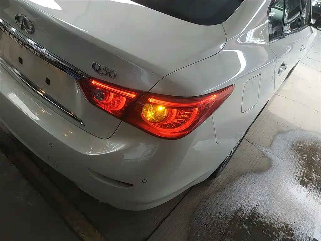 Infiniti Q50L 2016 — фото 24