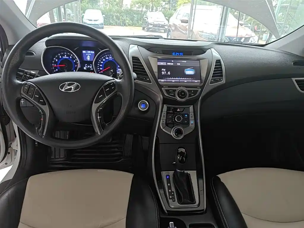 Hyundai Elantra Langdong 2016 — фото 10