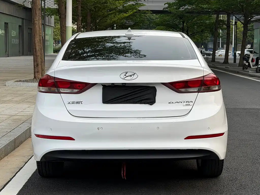 Hyundai Elantra 2017 — фото 5