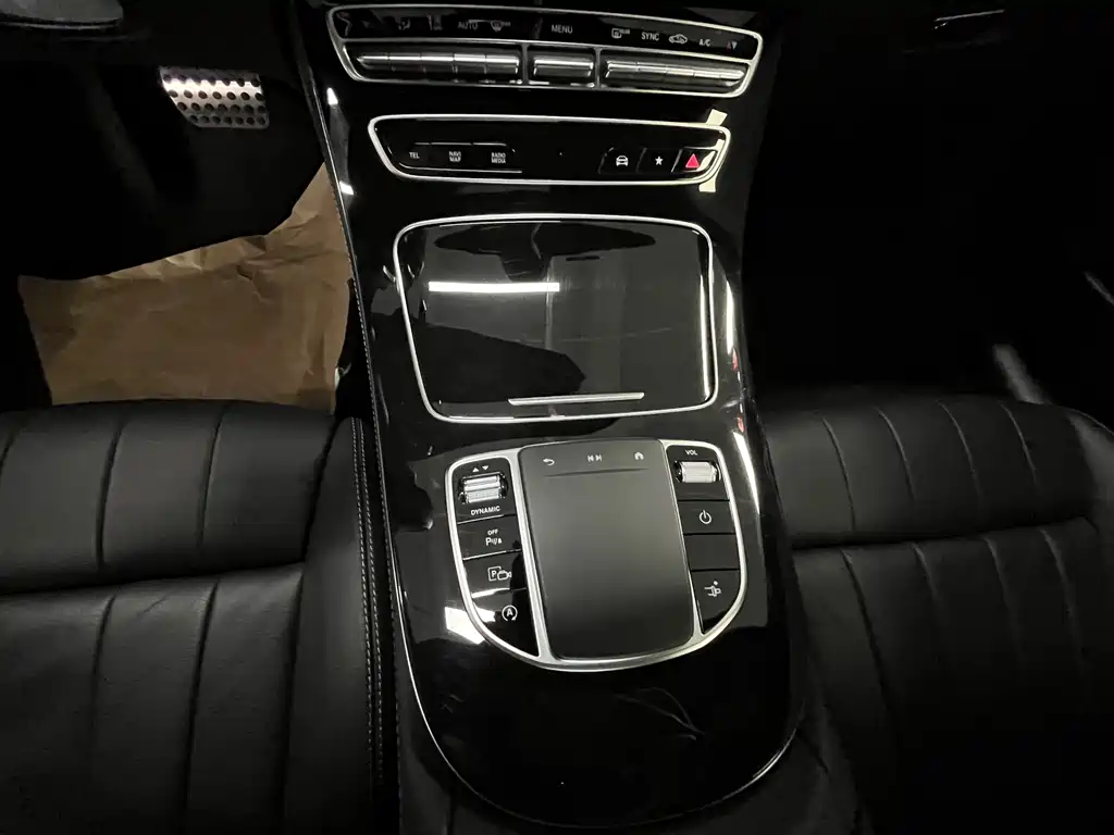 Mercedes-Benz E-Class 2023 — фото 13