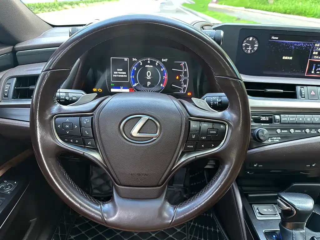 Lexus ES 2020 — фото 11