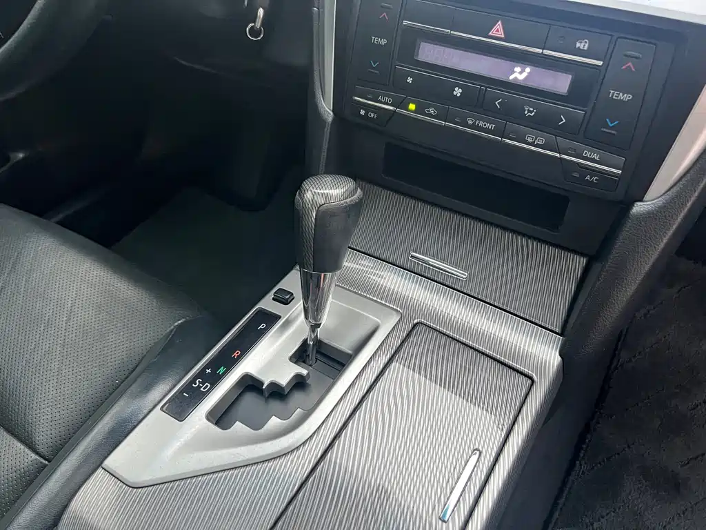Toyota Camry 2015 — фото 15
