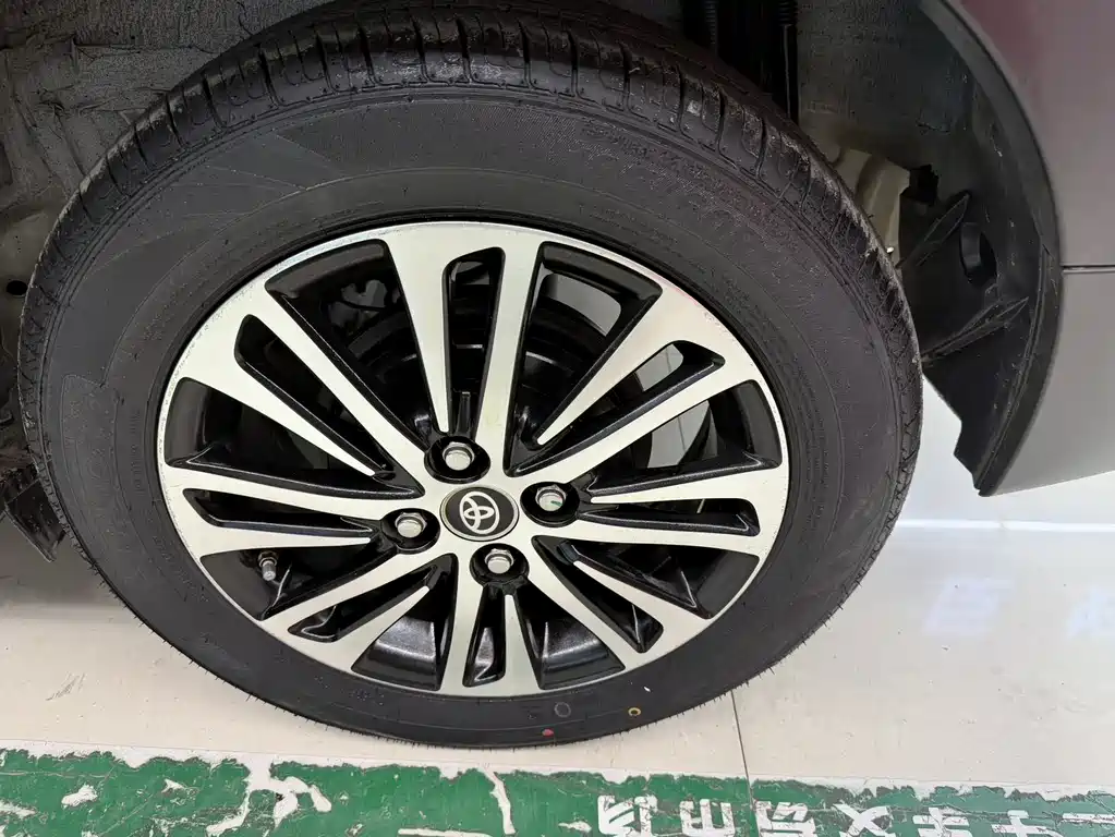 Toyota Yaris L 2022 — фото 9