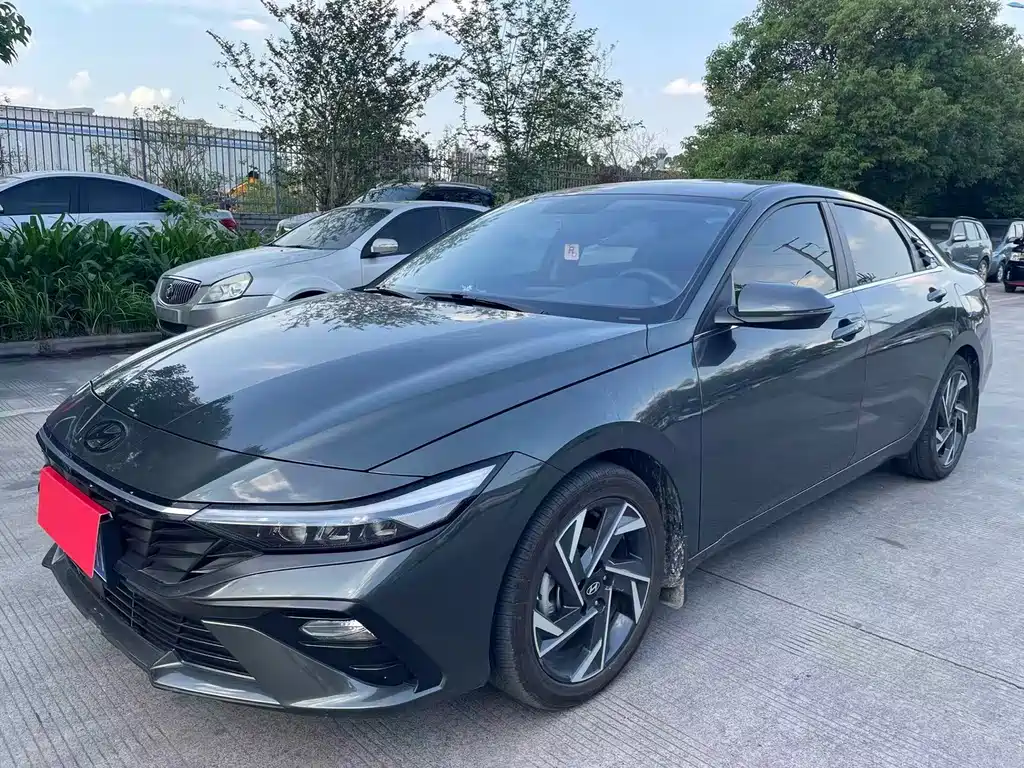 Hyundai Elantra 2023 — фото 1