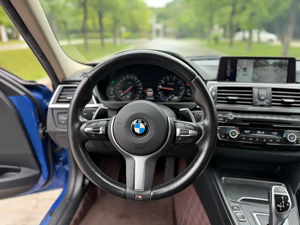BMW 3 Series 2019 — фото 11