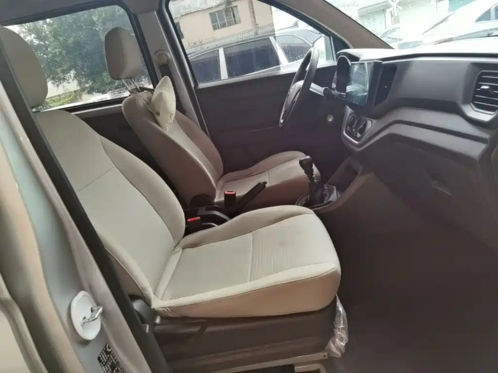 Wuling Hongguang V 2023 — фото 25