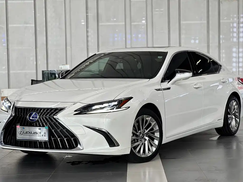 Lexus ES 2022 — фото 1