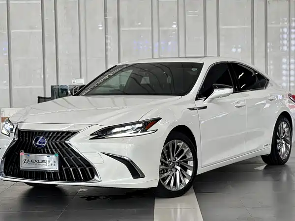 Lexus ES 2022