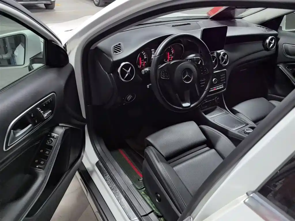 Mercedes-Benz GLA 2018 — фото 16