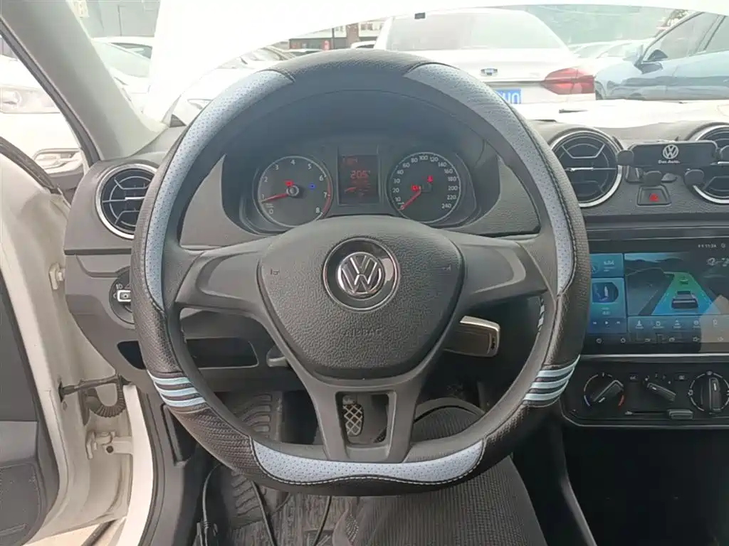 Volkswagen Jetta 2017 — фото 11