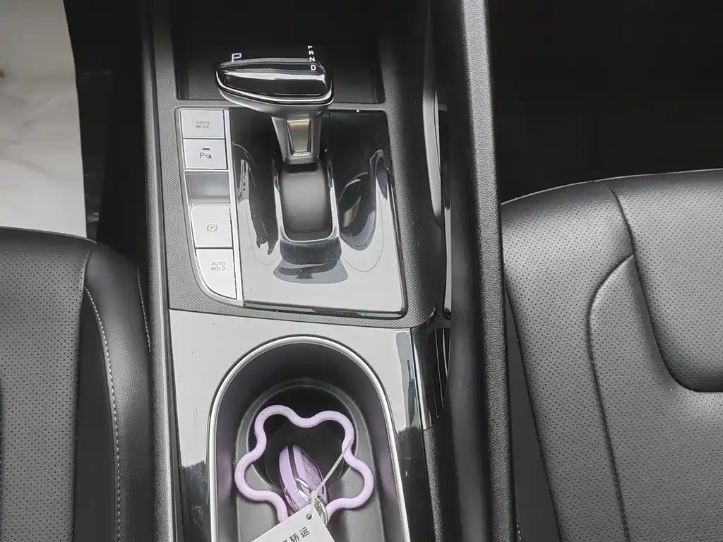 Hyundai Elantra 2022 — фото 18