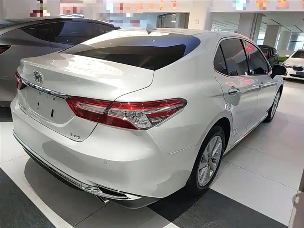 Toyota Camry 2023 — фото 7