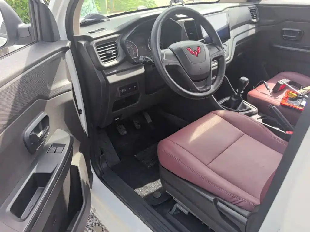 Wuling Hongguang V 2021 — фото 16