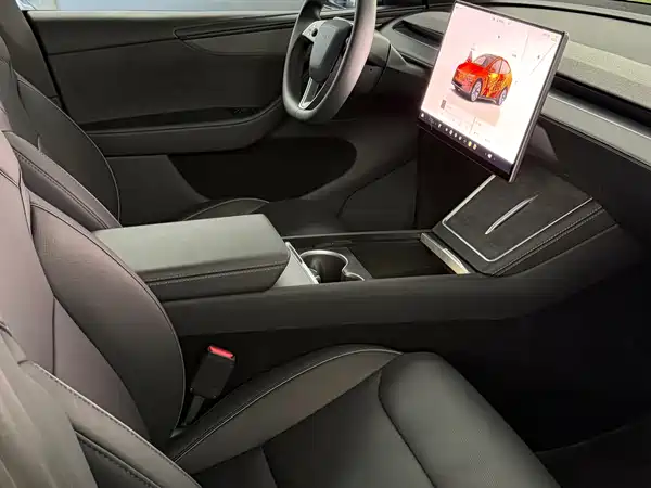 Tesla Model Y L 2026