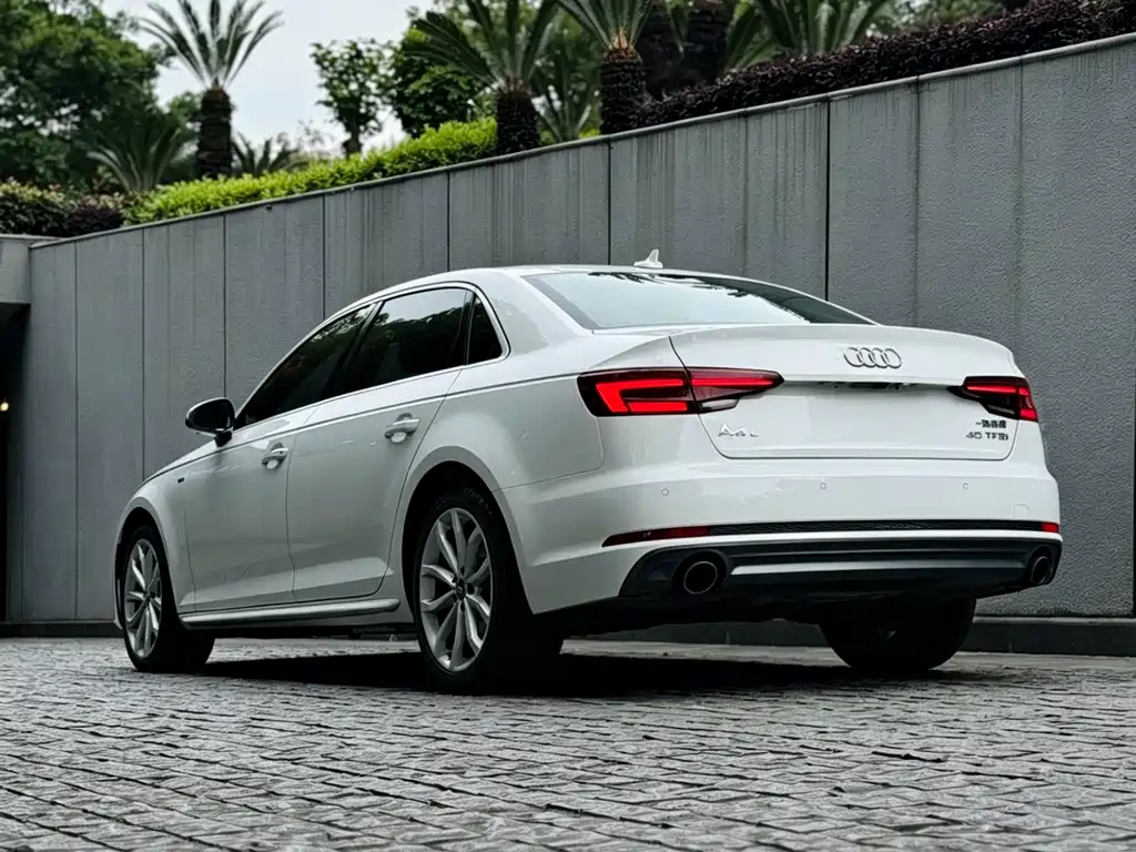 Audi A4L 2018 — фото 12