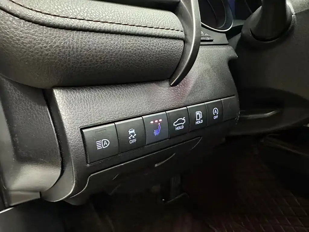 Toyota Camry 2020 — фото 15