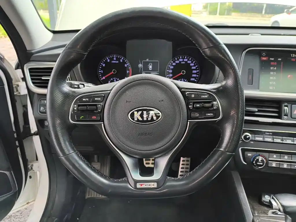 Kia K5 2017 — фото 11